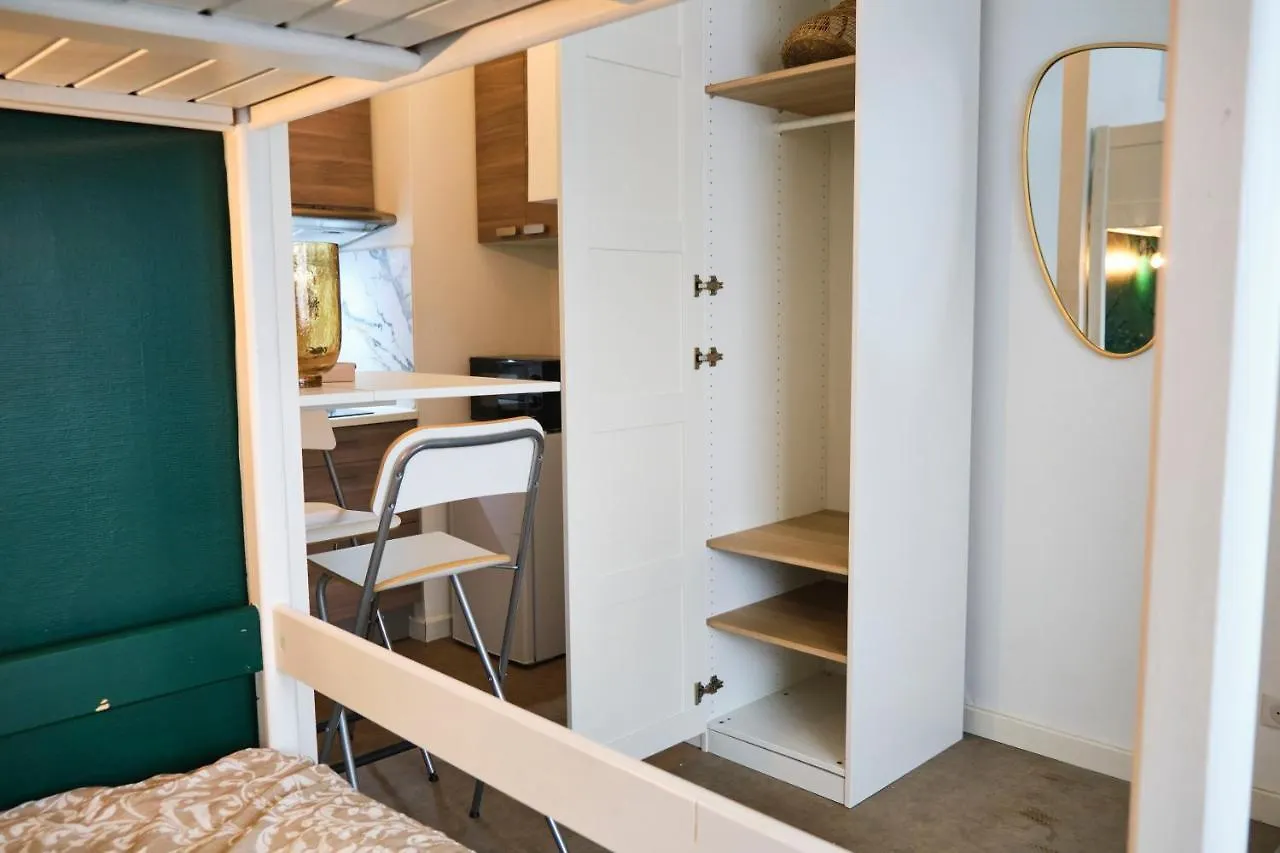 Suite Hanoi Villeurbanne 0*,  France